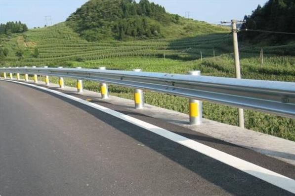 高速公路波形护栏安装防撞的作用,保养维护讲解