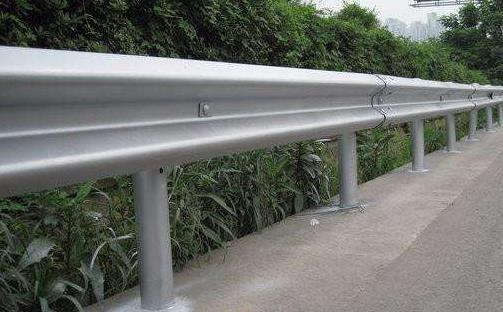 重庆路面波形护栏的主要特点和主要用途