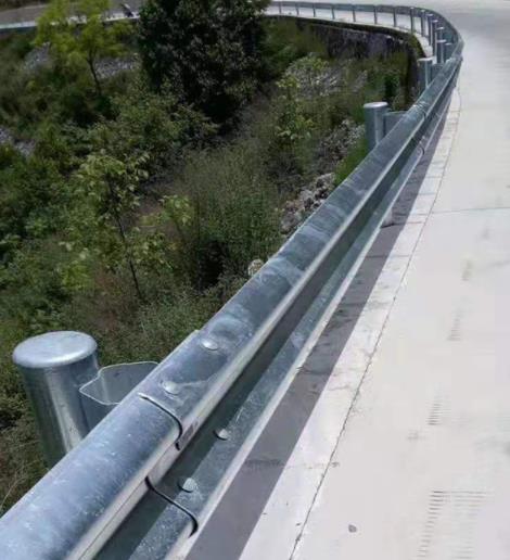 道路保护和安全波形护栏的处理方法