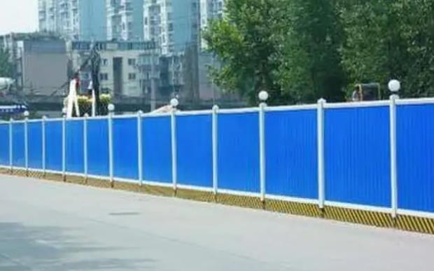 如何设置围挡的地方或底部承台?PVC施工围挡的使用方法