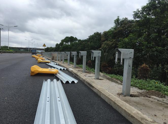 重庆道路波形护栏板生产开发
