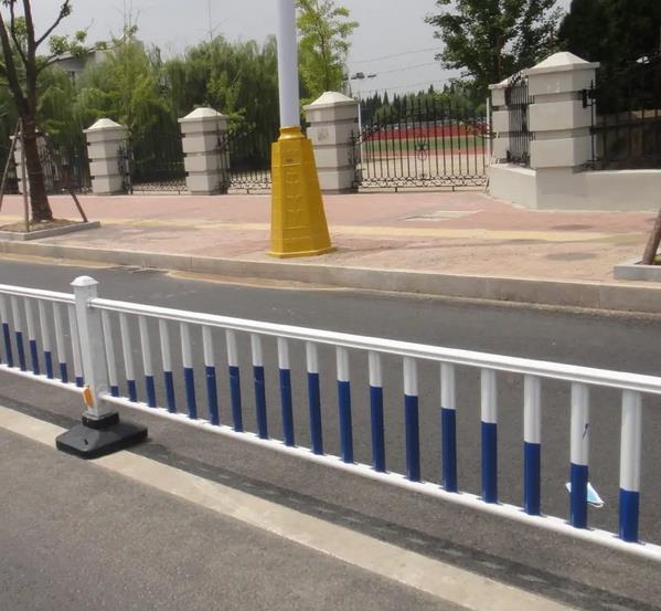 怎么样的护栏会有道路护栏?防堵块和支架有什么区别?